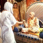 Шрила Прабхупада дает посвящение
