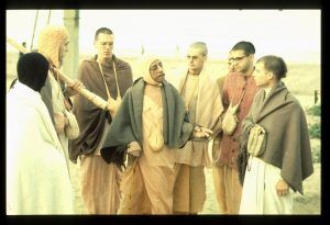 Прабхупада на прогулке