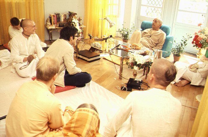Шрила Прабхупада и ученики