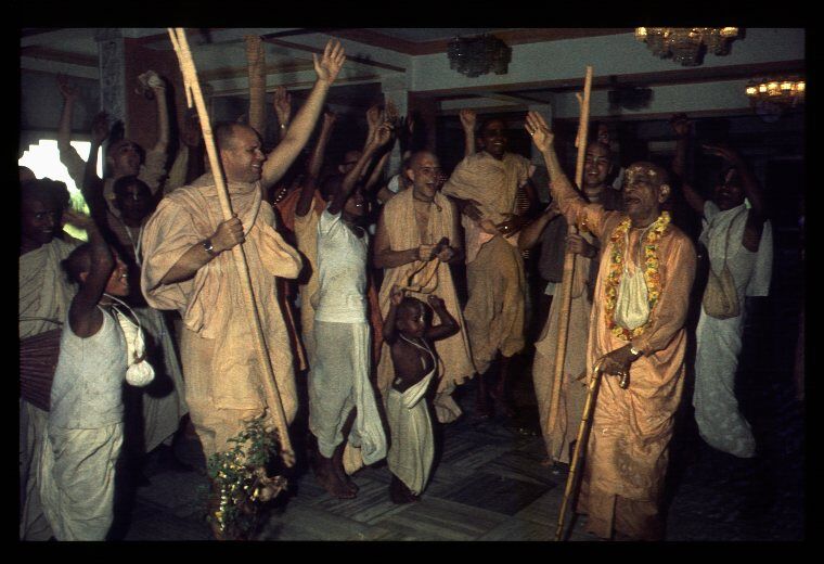 Оскверненная милость Радхарани