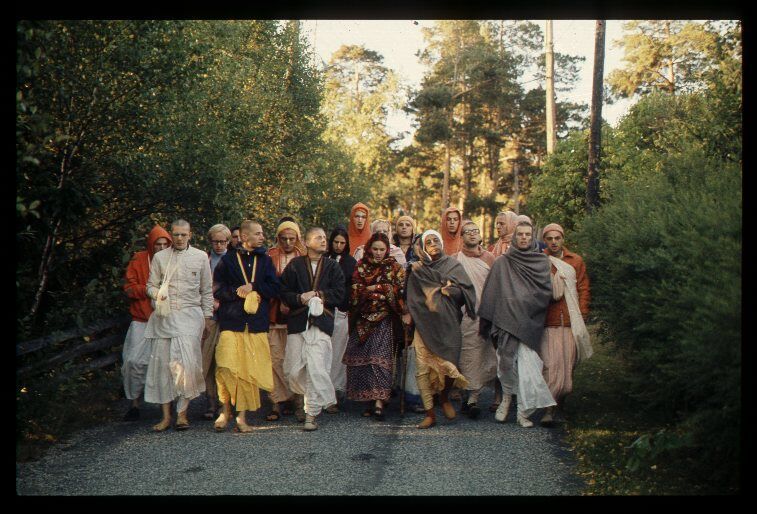 История про Шрилу Прабхупаду "Что ты делаешь со своей жизнью?"