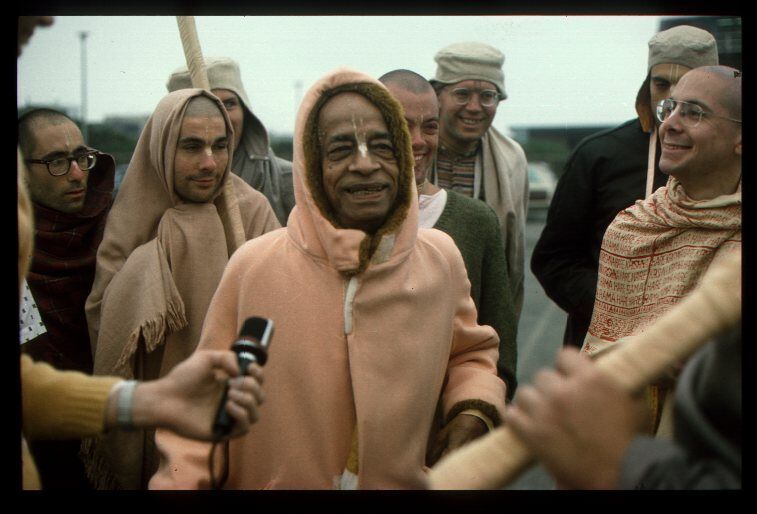 Харе Кришна: мантра, движение, и Свами, который положил всему этому начало