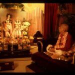 Документальный фильм "Зажигающий сердца" о Шриле Прабхупаде и о развитии общества Сознания Кришны в СССР.