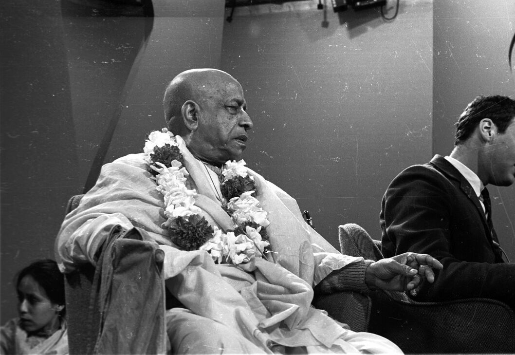 История о Шриле Прабхупаде "Как избавиться от материальной инфекции?"