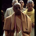 История о Шриле Прабхупаде "Всё происходит по милости Кришны"