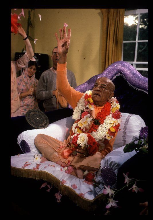 История про Шрилу Прабхупаду "Тысячу раз слуга!"