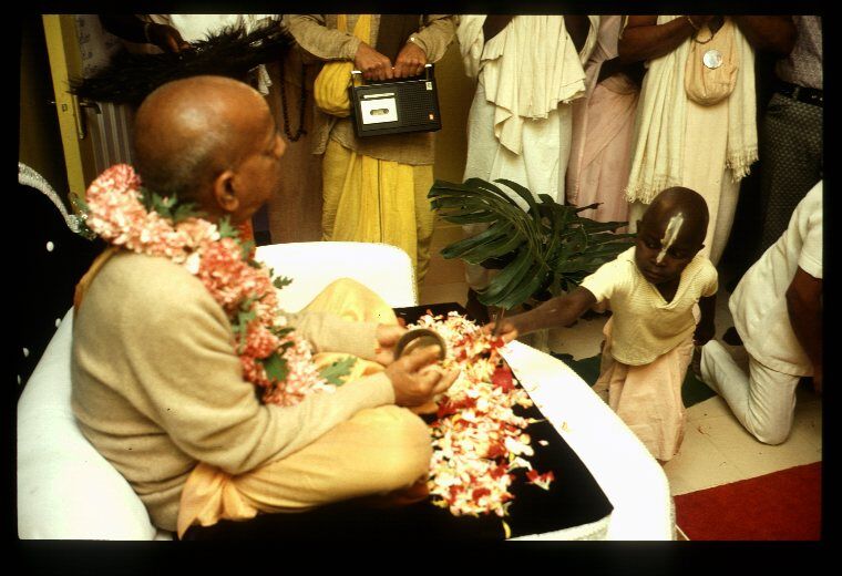 История про Шрилу Прабхупаду "Больше слушай этого свами"