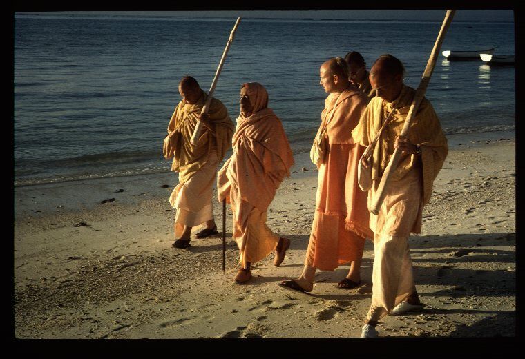 История из жизни Прабхупады "Да ты никогда не вылезал из майи!"