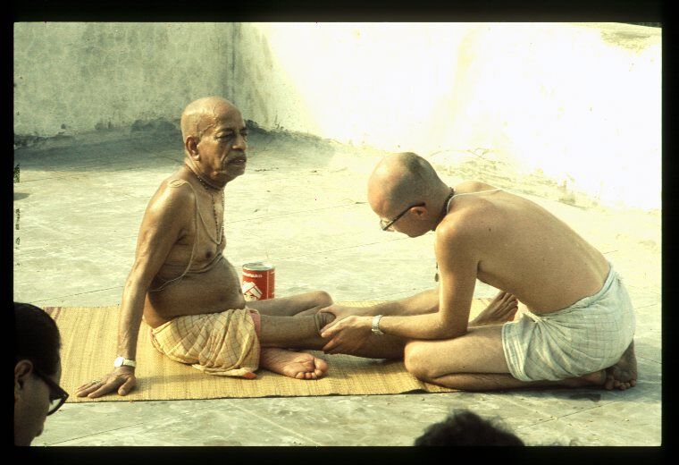 История о Шриле Прабхупаде "Делай это где-нибудь в другом месте"