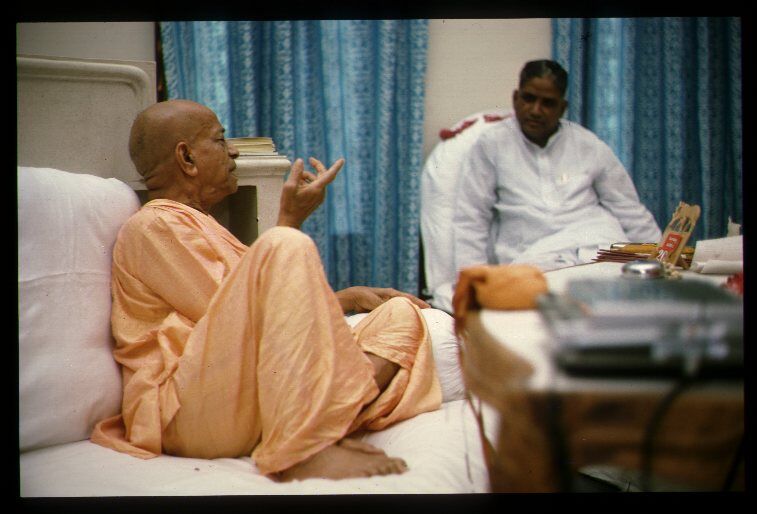 История про Шрилу Прабхупаду "Кто сотворил майю?"