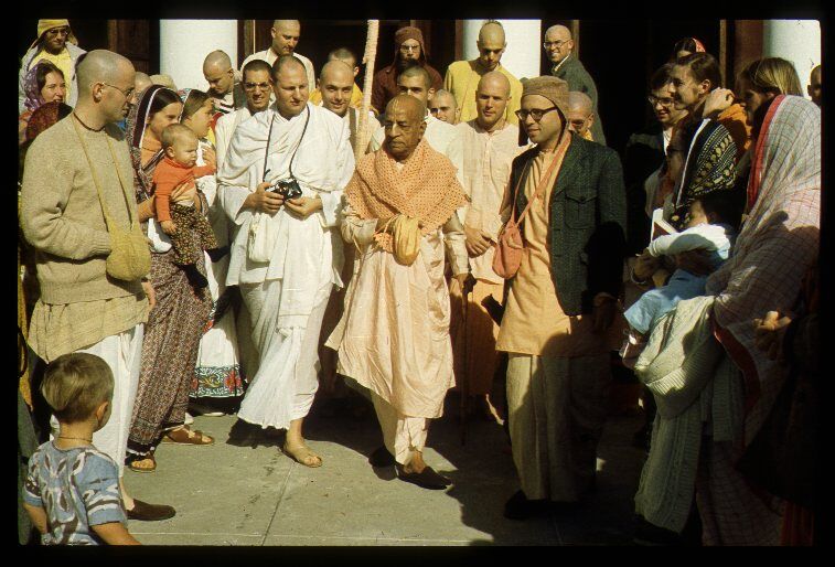 История из жизни Шрилы Прабхупады "Никогда не пытайся обмануть духовного учителя"