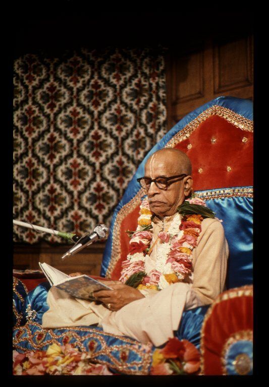 История про Шрилу Прабхупаду "Забери мои туфли!"